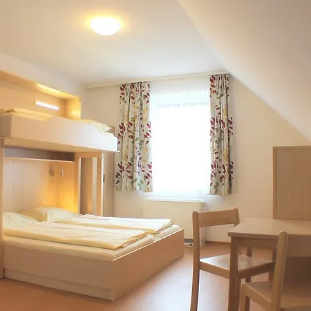 Jugendgästehaus Hostel *