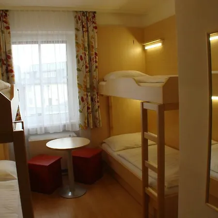 Hostel Jugendgaestehaus *