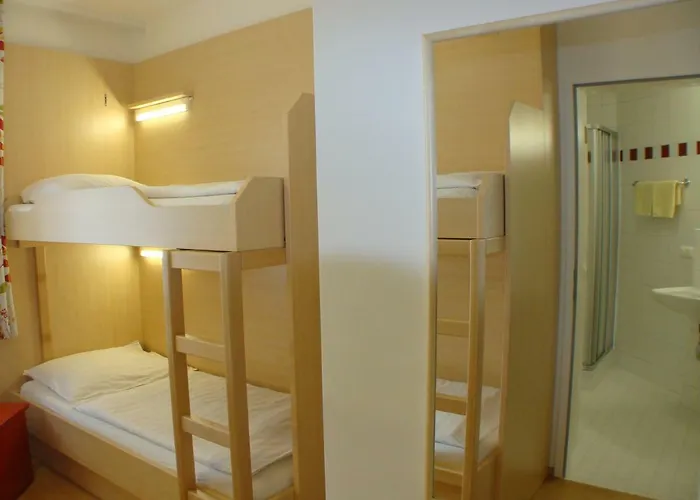 Jugendgaestehaus Hostel *